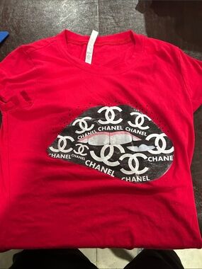 Epris Red Tee with Script Brand Tag